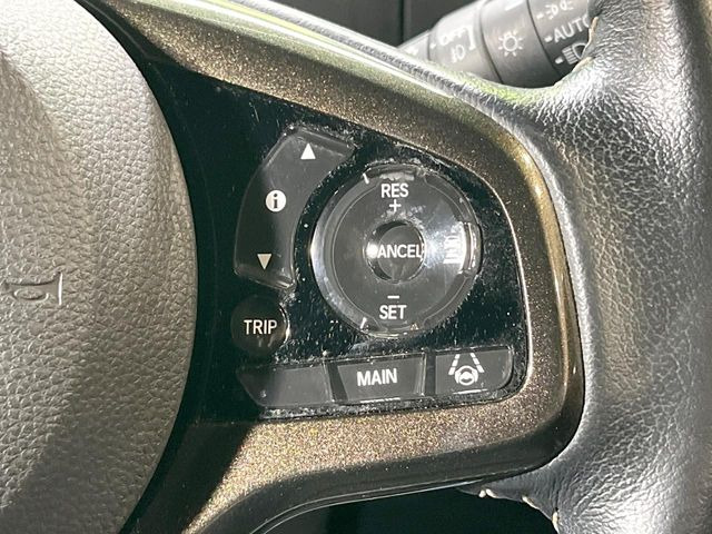 【アダプティブクルーズコントロール】高速道路での長距離走行が楽に!!自動で速度を保つクルーズコントロールが、衝突軽減システムと連携し、前方の車両を感知して車間を保つように速度調節してくれます!!