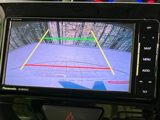 【バックカメラ】駐車時に後方がリアルタイム映像で確認できます。大型商業施設や立体駐車場での駐車時や、夜間のバック時に大活躍!運転スキルに関わらず、今や必須となった装備のひとつです!