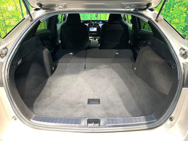 普段のお買い物や通勤、送迎等に十分な荷室スペースを確保しております。セカンドシートを倒すと、大きな荷物の積載も可能です♪