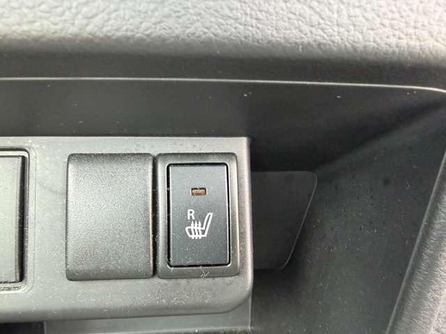 運転席シートヒーターついおります!便利ですね!