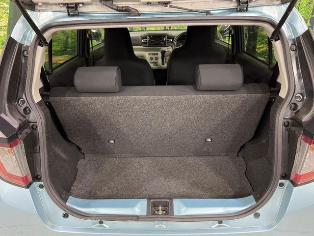 普段のお買い物や通勤、送迎等に十分な荷室スペースを確保しております。セカンドシートを倒すと、大きな荷物の積載も可能です♪