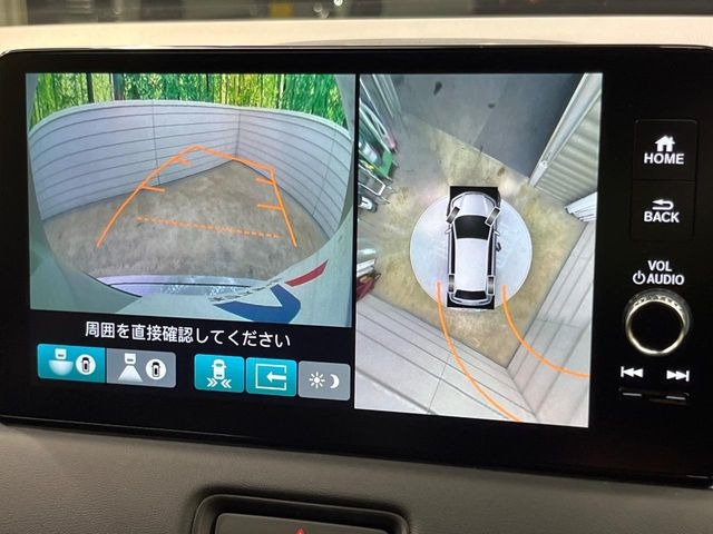 【マルチビューカメラシステム】専用のカメラにより、上から見下ろしたような視点で360度クルマの周囲を確認することができます☆死角部分も確認しやすく、狭い場所での切り返しや駐車もスムーズに行えます。