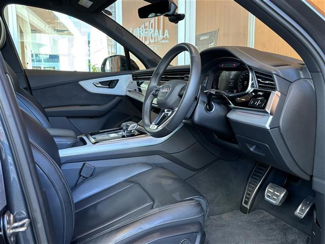 Q755 TFSI クワトロ Sライン 4WD