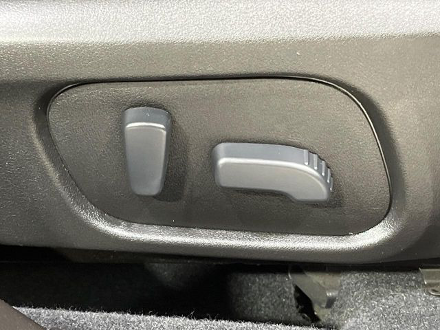 【パワーシート】スイッチ一つで簡単にシートの微調整が可能!電動だから力もいりません!快適なシートポジションにセットして、快適なドライブをお楽しみください。