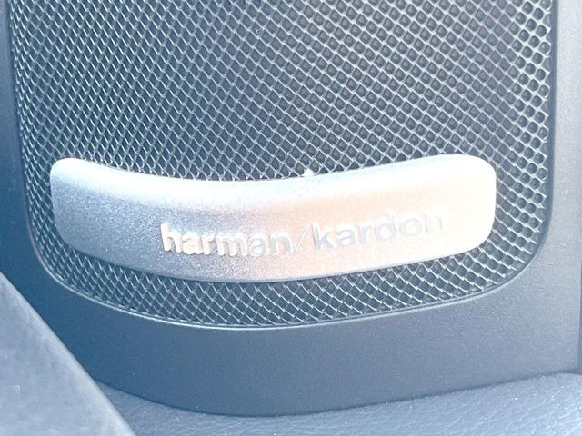 ��harman/kardon�T�E���h�V�X�e��:�I�[�f�B�I��僁�[�J�[����|����v���~�A���X�s�[�J�[�𑕔��B�����̃X�s�[�J�[����A���̗������܂ŕ����鍂�i���ȉ��y�����y���݂��������܂��B