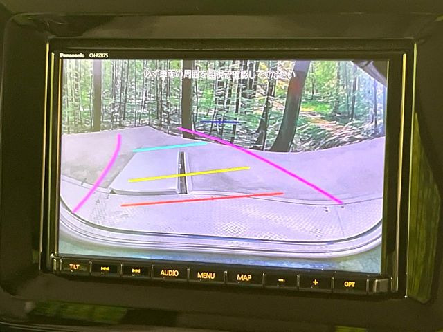 【バックカメラ】駐車時に後方がリアルタイム映像で確認できます。大型商業施設や立体駐車場での駐車時や、夜間のバック時に大活躍!運転スキルに関わらず、今や必須となった装備のひとつです!