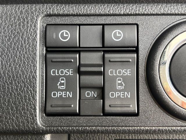 【両側パワースライドドア】スマートキーや運転席のスイッチで後席両側スライドドアの開閉が可能♪電動だから力を入れてドアを開ける必要が無く、小さなお子様でも簡単に開け閉めでき快適です♪