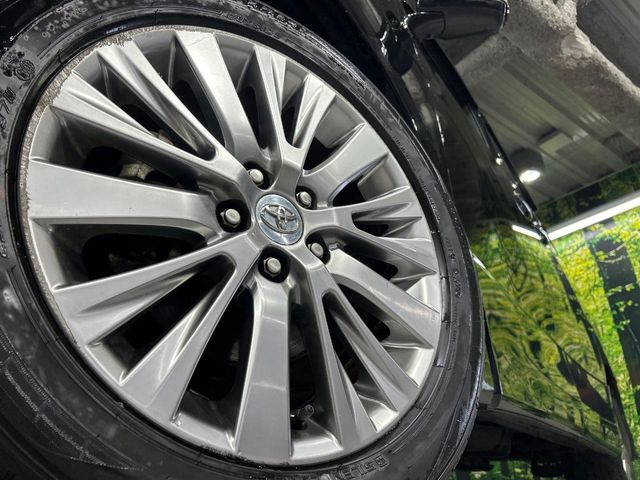 �y����18�C���`�A���~�z�C�[���z�O�ςɃ}�b�`���������A���~�z�C�[���𑕒����Ă���܂��B�e��ЊO�A���~�z�C�[����A�X�^�b�h���X�^�C�����戵�����Ă���܂��B���񂲑��k����������