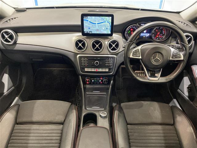 CLAシューティングブレークCLA180 AMGスタイル