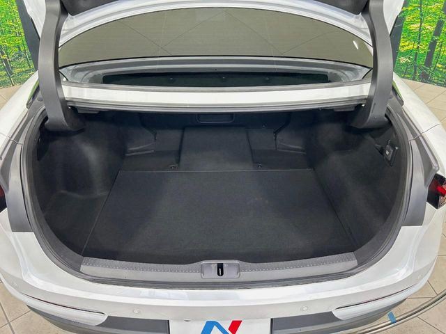 【パワーバックドア】スマートキーや運転席のボタンを押すだけでリアゲートが自動で開閉します!荷物を持っている時や、高い位置にあるバックドアを閉める際に便利な機能です♪