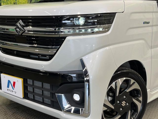 【LEDヘッドライト】悪天候や夜間走行時も良好な視界を確保し安心して運転できる高輝度LEDヘッドライトを装備!点灯速度が早く、消費電力も抑えられています。