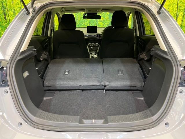普段のお買い物や通勤、送迎等に十分な荷室スペースを確保しております。セカンドシートを倒すと、大きな荷物の積載も可能です♪