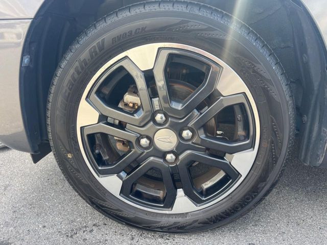 �y����15�C���`�A���~�z�C�[���z�O�ςɃ}�b�`���������A���~�z�C�[���𑕒����Ă���܂��B�e��ЊO�A���~�z�C�[����A�X�^�b�h���X�^�C�����戵�����Ă���܂��B���񂲑��k����������