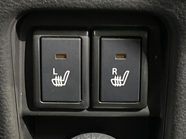 【シートヒーター】寒い日に重宝するシートヒーター!エアコンより早く温まってくれるので寒がりの人も安心ですね♪エアコンの温風は乾燥するから苦手、という方にもをおすすめです。