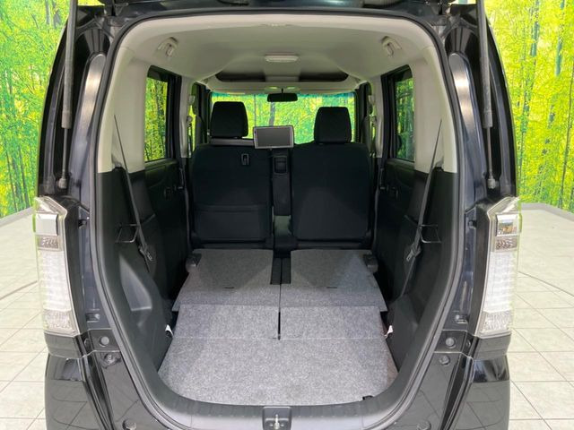 ���i�̂���������ʋ΁A���}���ɏ\���ȉ׎��X�y�[�X���m�ۂ��Ă���܂��B�Z�J���h�V�[�g��|���ƁA�傫�ȉו��̐ύڂ��\�ł���