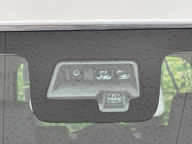 【スズキ セーフティサポート】走行中に前方の車両等を認識し、衝突しそうな時は警報とブレーキで衝突回避と被害軽減をアシスト。より安全にドライブをお楽しみいただけます。