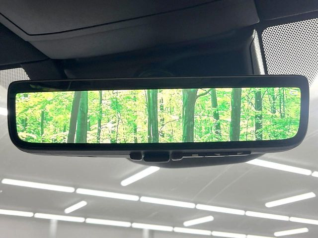 【デジタルインナーミラー】後席の大きな荷物や同乗者で後方が確認しづらい時でも安心!カメラが撮影した車両後方の映像をルームミラー内に表示。クリアな視界で状況の確認が可能です!