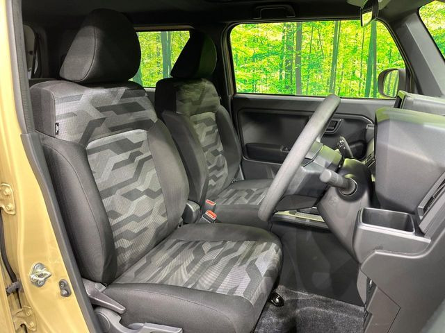 運転席シート廻りは使用感も少なく、良好な状態となっています。前オーナー様が丁寧に使っていたことがよくわかりますね。