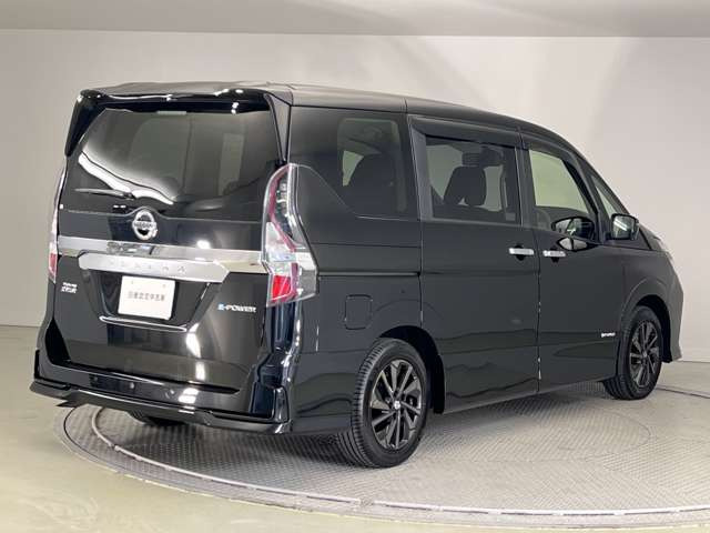 セレナ1.2 e-POWER ハイウェイスターV アーバンクロム