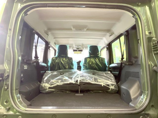 積み下ろしのしやすいデッキにはたっぷりと荷物を積み込んでいただけます。遊びから仕事まで、様々なシーンで頼れます♪