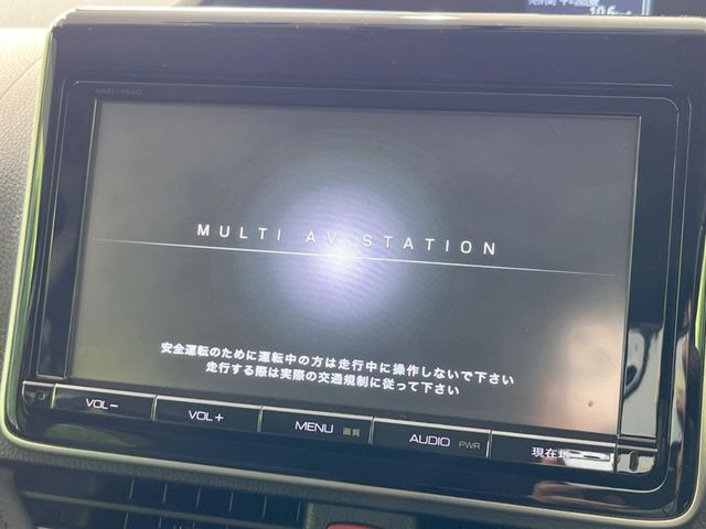 【純正9型ナビ】人気の純正ナビを装備しております。ナビの使いやすさはもちろん、オーディオ機能も充実!キャンプや旅行はもちろん、通勤や買い物など普段のドライブも楽しくなるはず♪
