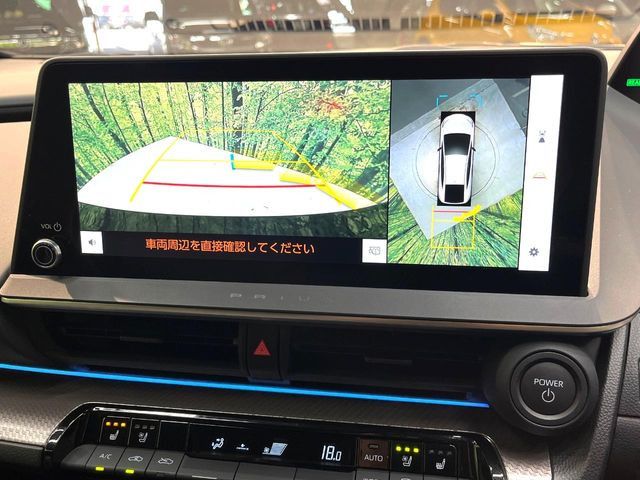 【パノラミックビューモニター】専用のカメラにより、上から見下ろしたような視点で360度クルマの周囲を確認することができます☆死角部分も確認しやすく、狭い場所での切り返しや駐車もスムーズに行えます。