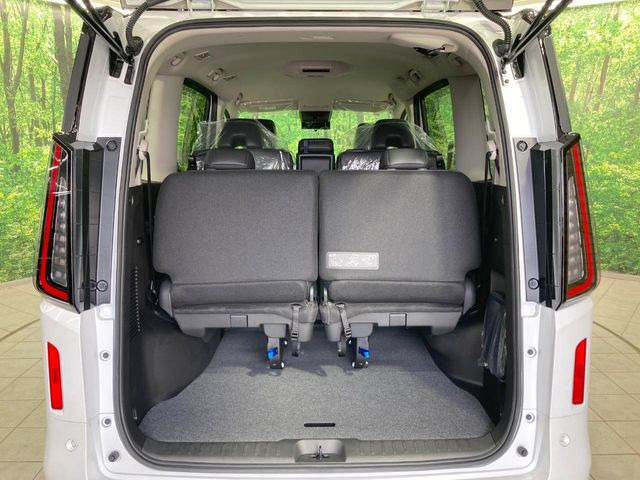 普段のお買い物や通勤、送迎等に十分な荷室スペースを確保しております。セカンドシートを倒すと、大きな荷物の積載も可能です♪