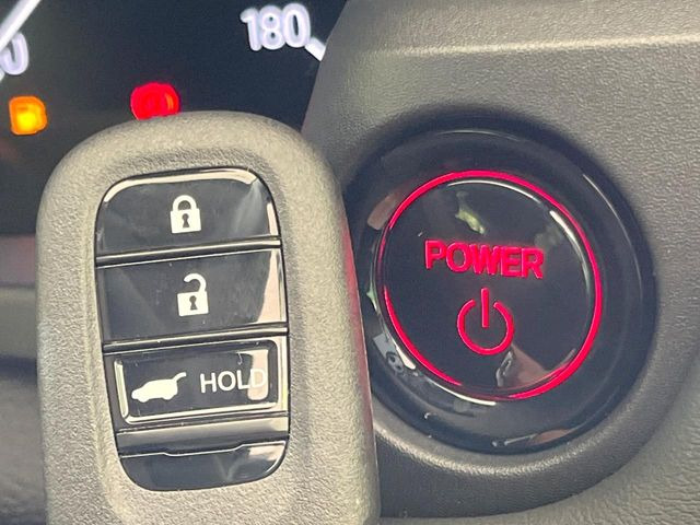 �yHonda�X�}�[�g�L�[�z�J�o����|�P�b�g�ɓ��ꂽ�܂܂ł��h�A�̎{���E�������\�ȃX�}�[�g�L�[�𑕔��B�G���W���̃I���E�I�t�����J�M�����o���K�v����������Ƃ��Ă��֗��ł���