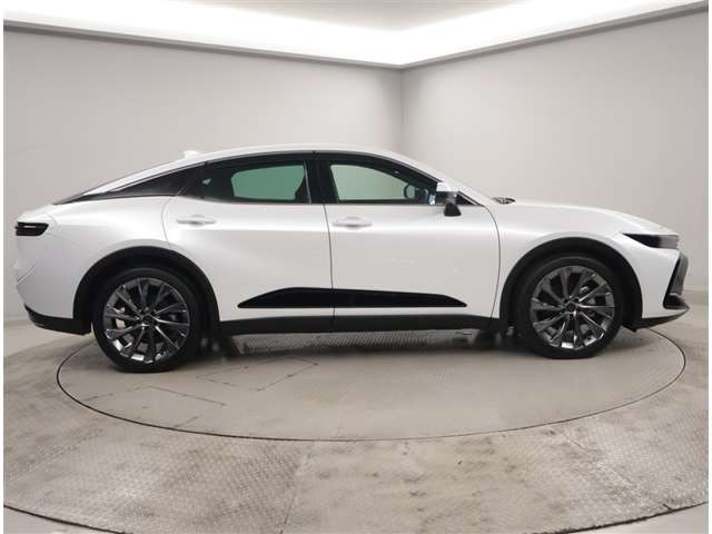 クラウンクロスオーバー2.5 G アドバンスト レザー パッケージ E-Four 4WD