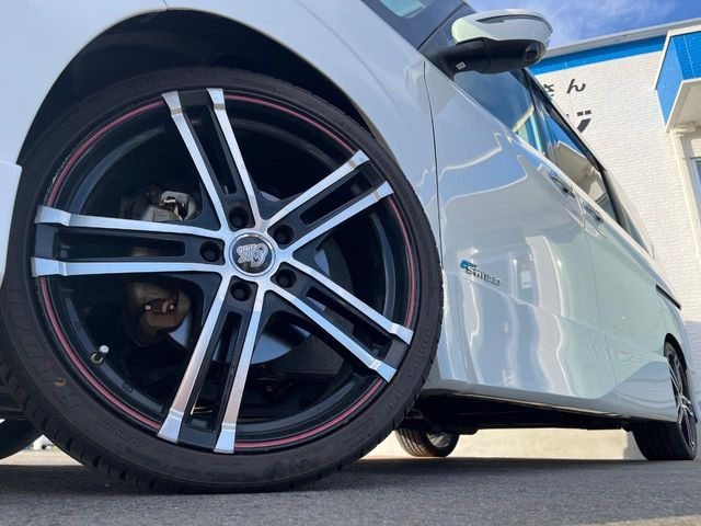 �y19�C���`�A���~�z�C�[���z�O�ςɃ}�b�`�����A���~�z�C�[���𑕒����Ă���܂��B�e��A���~�z�C�[����A�X�^�b�h���X�^�C�����戵�����Ă���܂��B���񂲑��k����������