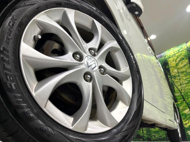 �y����15�C���`�A���~�z�C�[���z�O�ςɃ}�b�`���������A���~�z�C�[���𑕒����Ă���܂��B�e��ЊO�A���~�z�C�[����A�X�^�b�h���X�^�C�����戵�����Ă���܂��B���񂲑��k����������