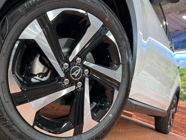 �y����17�C���`�A���~�z�C�[���z�O�ςɃ}�b�`���������A���~�z�C�[���𑕒����Ă���܂��B�e��ЊO�A���~�z�C�[����A�X�^�b�h���X�^�C�����戵�����Ă���܂��B���񂲑��k����������