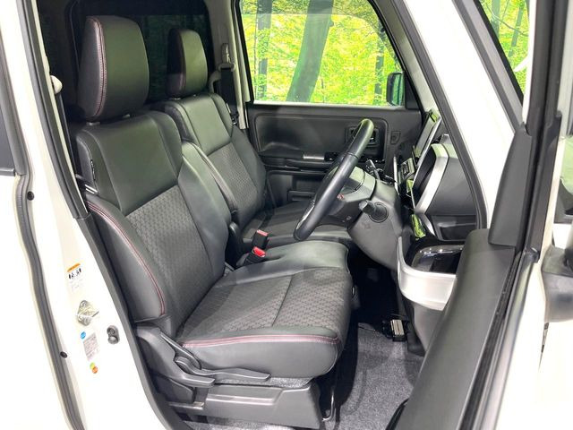運転席シート廻りは使用感も少なく、良好な状態となっています。丁寧に使われていたことがよくわかりますね。