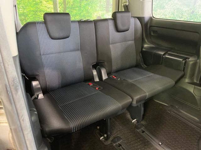3列目シートはもちろん状態良好☆大人でもゆったりと座って頂けますので、大人数でのお出かけもラクラクです♪ご家族で、気の知れた仲間で、ドライブに行くのが楽しみですね♪