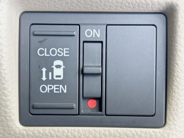 【パワースライドドア】スマートキーや運転席のスイッチでスライドドアの開閉が可能♪電動だから力を入れてドアを開ける必要が無く、小さいお子様でも、重い荷物を持っている時もラクに開け閉めできます♪