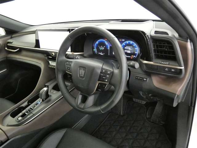 クラウンクロスオーバー2.5 G アドバンスト レザー パッケージ E-Four 4WD