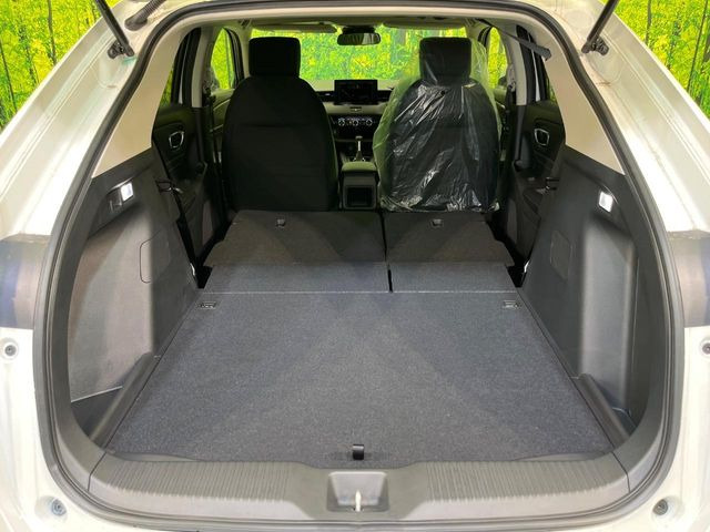 普段のお買い物や通勤、送迎等に十分な荷室スペースを確保しております。セカンドシートを倒すと、大きな荷物の積載も可能です♪