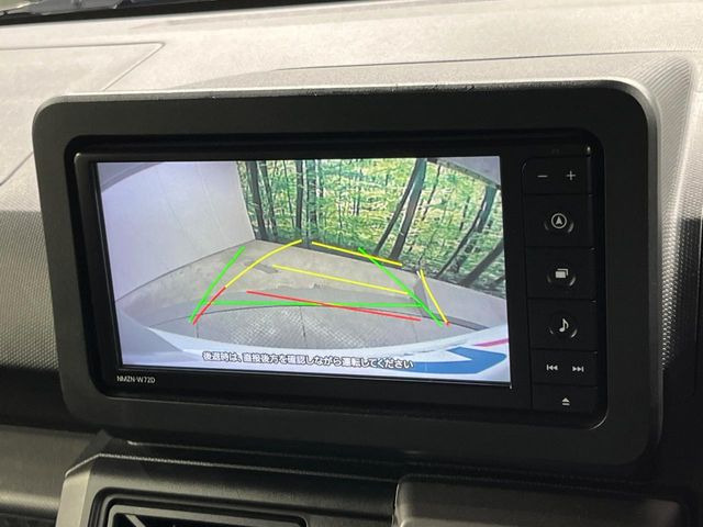 【バックカメラ】駐車時に後方がリアルタイム映像で確認できます。大型商業施設や立体駐車場での駐車時や、夜間のバック時に大活躍!運転スキルに関わらず、今や必須となった装備のひとつです!