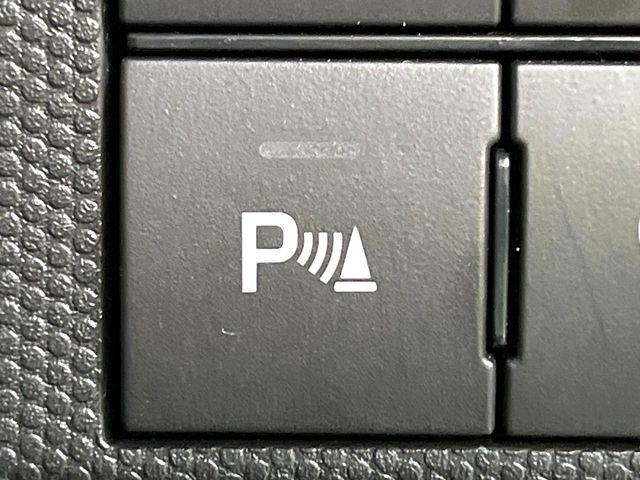 【クリアランスソナー】バンパーに付いたセンサーが障害物を検知!一定の距離に近づくとアラートで教えてくれます♪狭い駐車スペースや車庫入れ時も安心ですね☆