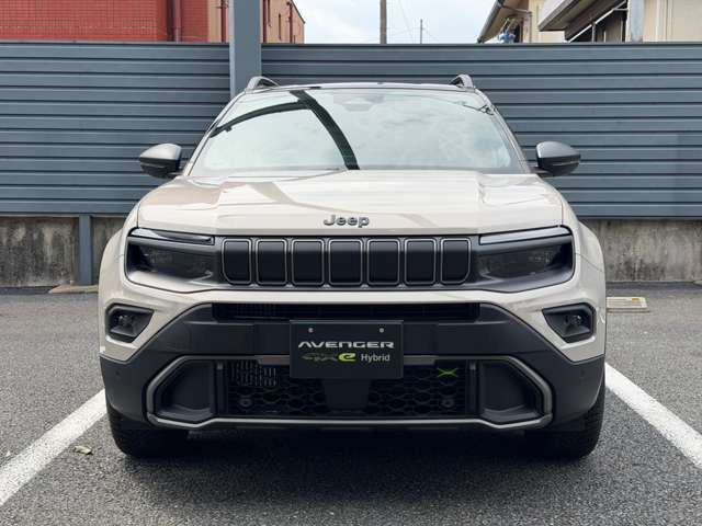 アベンジャー4xe ハイブリッド ストーン 4WD