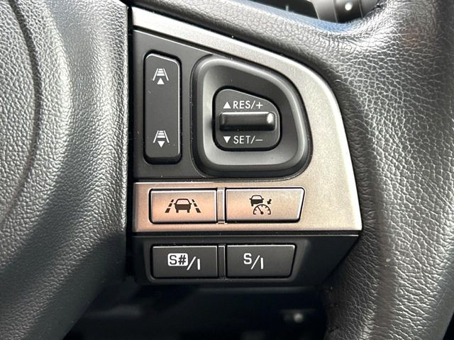 【全車速追従機能付クルーズコントロール】高速道路での長距離走行が楽に!!自動で速度を保つクルーズコントロールが、衝突軽減システムと連携し、前方の車両を感知して車間を保つように速度調節してくれます!!