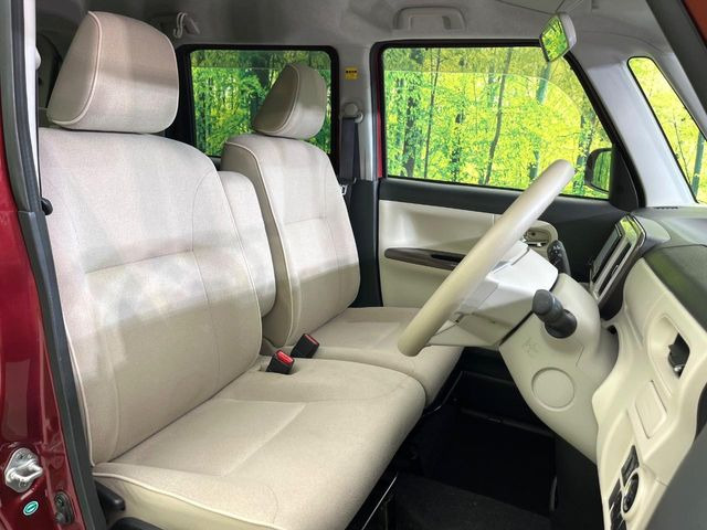 運転席シート廻りは使用感も少なく、良好な状態となっています。前オーナー様が丁寧に使っていたことがよくわかりますね。