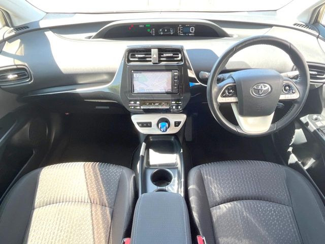 プリウス1.8 S