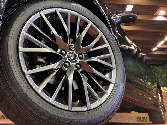 �y����20�C���`�A���~�z�C�[���z�O�ςɃ}�b�`���������A���~�z�C�[���𑕒����Ă���܂��B�e��ЊO�A���~�z�C�[����A�X�^�b�h���X�^�C�����戵�����Ă���܂��B���񂲑��k����������