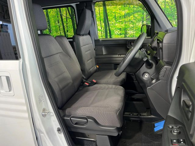運転席シート廻りは使用感も少なく、良好な状態となっています。丁寧に使われていたことがよくわかりますね。