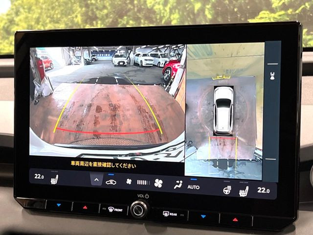 【パノラミックビューモニター】専用のカメラにより、上から見下ろしたような視点で360度クルマの周囲を確認することができます☆死角部分も確認しやすく、狭い場所での切り返しや駐車もスムーズに行えます。