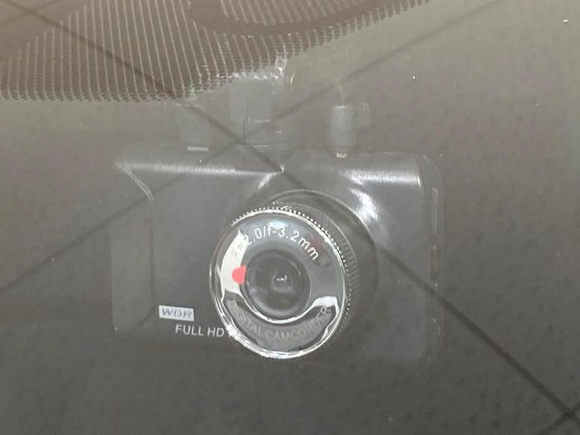 【ドライブレコーダー】ドライブレコーダー装備!走行中はもちろん、あおり運転や事故に遭遇した際、映像で記録し、万一のリスクに備えます。※記録用SDカードはお客様ご自身でご準備いただく必要があります。