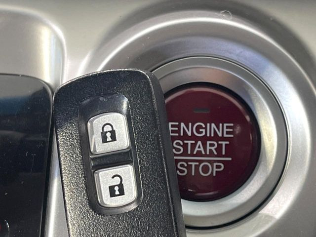 �yHonda�X�}�[�g�L�[�z�J�o����|�P�b�g�ɓ��ꂽ�܂܂ł��h�A�̎{���E�������\�ȃX�}�[�g�L�[�𑕔��B�G���W���̃I���E�I�t�����J�M�����o���K�v����������Ƃ��Ă��֗��ł���