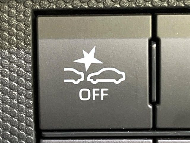 【スマートアシスト】走行中に前方の車両等を認識し、衝突しそうな時は警報とブレーキで衝突回避と被害軽減をアシスト。より安全にドライブをお楽しみいただけます。