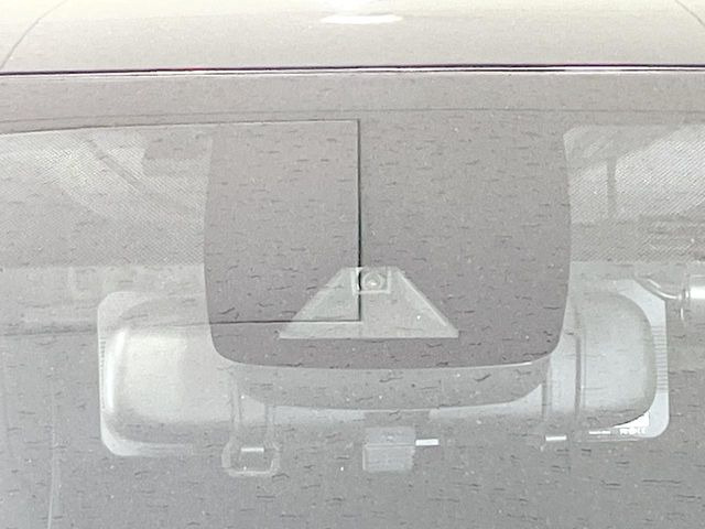 【トヨタセーフティセンス】走行中に前方の車両等を認識し、衝突しそうな時は警報とブレーキで衝突回避と被害軽減をアシスト。より安全にドライブをお楽しみいただけます。